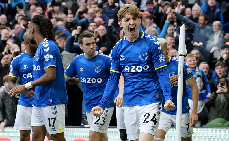 罗马诺：阿隆索目前专注于皇马，没与利物浦接触（罗马诺：阿隆索眼下专注皇马，尚未与利物浦接触）