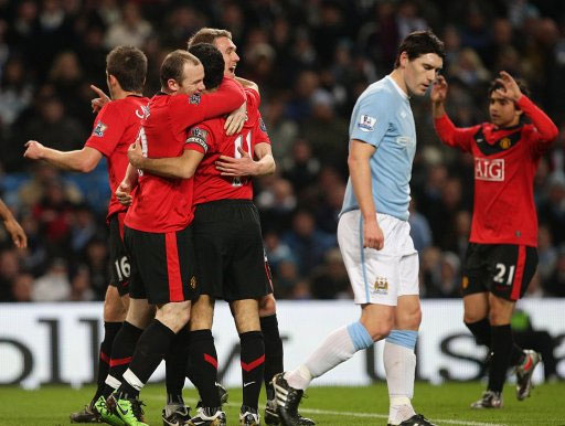 2025中超大结局：海港卫冕申花亚军 梅州亚泰降级（2025中超收官：海港成功卫冕，申花获亚军，梅州与亚泰降级）