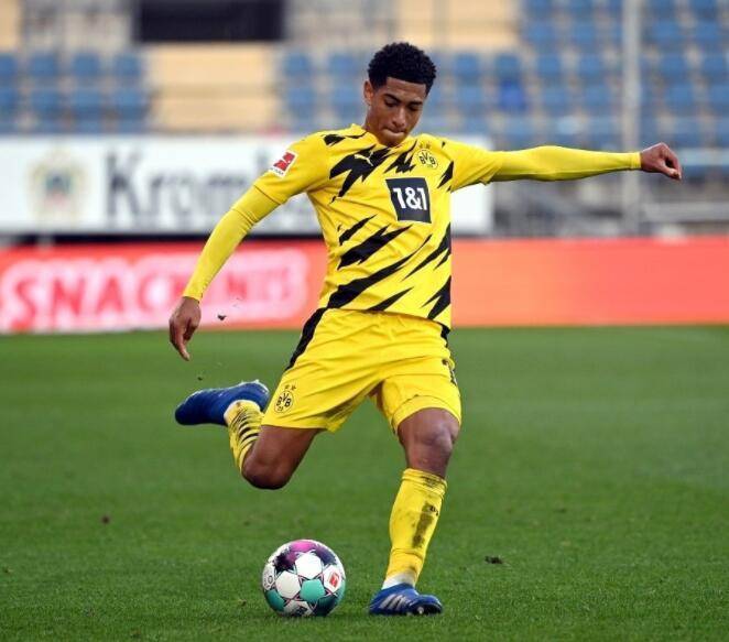 穆勒与梅西交手记录：穆勒正式比赛7胜1负，周末将...（穆勒对梅西交锋史：正式赛7胜1负，周末再度相逢）