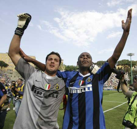 萨拉赫对斯洛特不满冲突升级，利物浦该怎么面对更衣室的矛盾？（萨拉赫与斯洛特矛盾加剧：利物浦如何化解更衣室风波？）