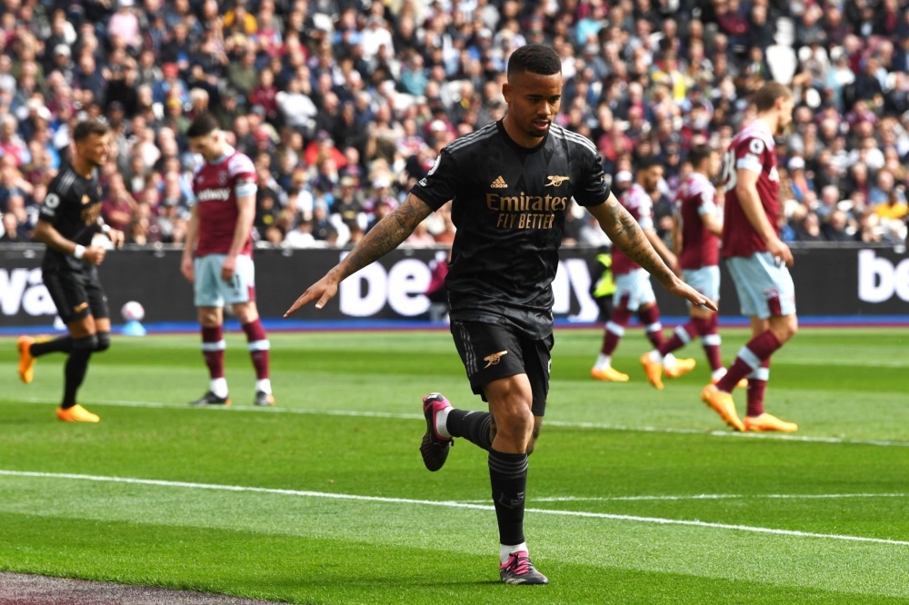 邓弗里斯：我偶像是孔帕尼和麦孔，遇到的最强对手是梅西（邓弗里斯自述：偶像是孔帕尼与麦孔，职业生涯最强对手当属梅西）