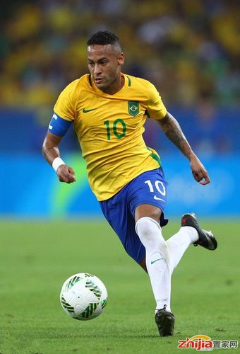 中场核心精准长传，多次制造射门机会（中场大脑精准长传，多次输送射门良机）