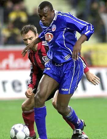 意甲风云再起！国际米兰4-0横扫科莫，齐沃战术大胜法布雷加斯夺榜首（意甲再燃战火：国米4-0痛击科莫，齐沃妙策击败法布雷加斯登顶榜首）