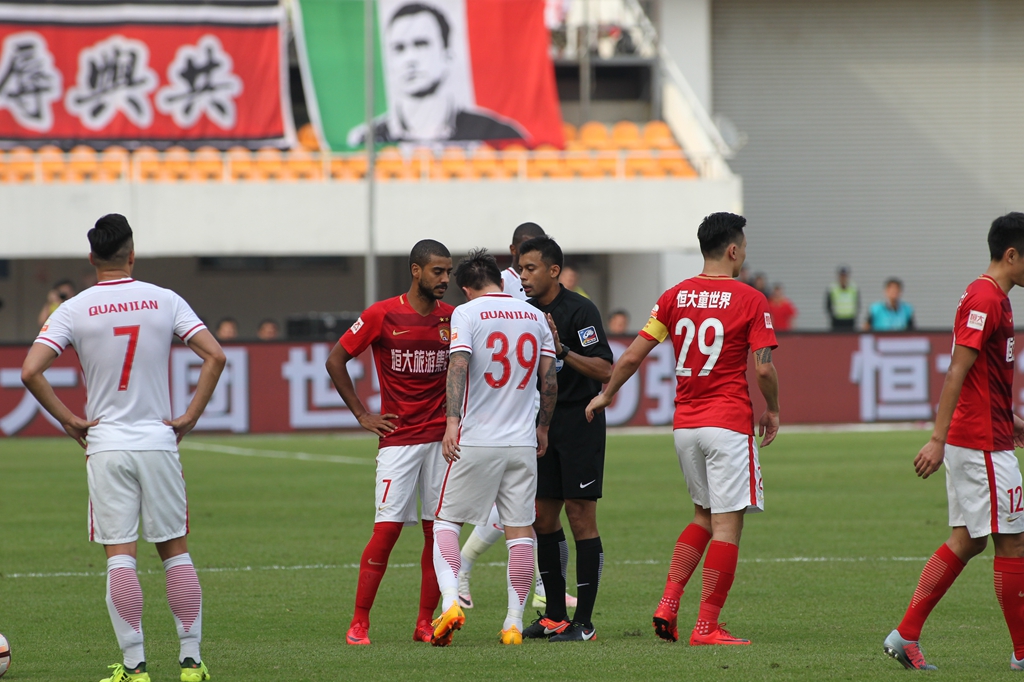 布翁焦尔诺：队内关系？我们对孔蒂有信心，他对我们也是如此（布翁焦尔诺：队内氛围良好，我们信任孔蒂，他同样信任我们）