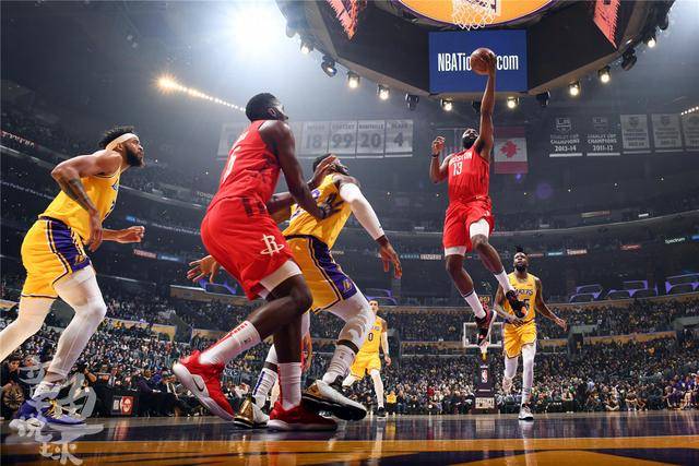 世体：阿根廷将于周四进行公开训练，预计将有近2万名球迷观看（世体：阿根廷队周四开放训练，预计近2万球迷到场观战）